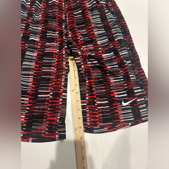 Nike Boys Basketball Shorts XL Red Black Stripe Drawstring Pockets - Picture 8 of 10